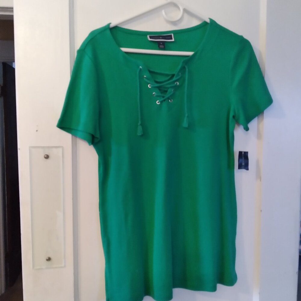 Karen Scott green Tshirt, size Small with front lacing detail